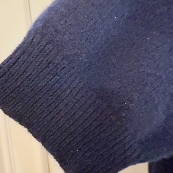 C Bloomingdale’s 100% Cashmere Short Sleeve Crew Neck Sweater, Navy - Picture 3 of 5